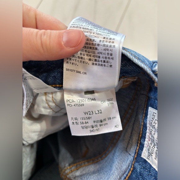 Levis 501 high waisted button fly jeans 23x29- like new! - Picture 5 of 12